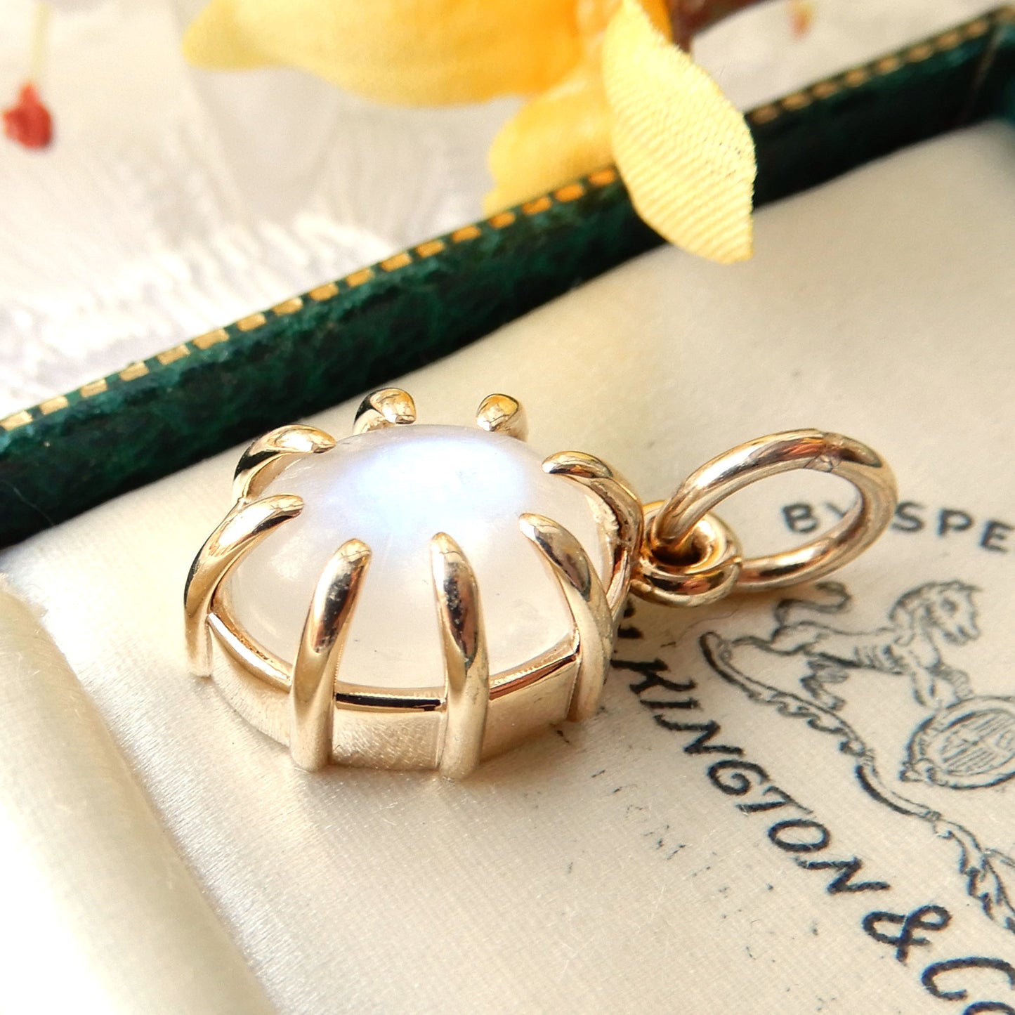 9ct Gold Moonstone Pendant