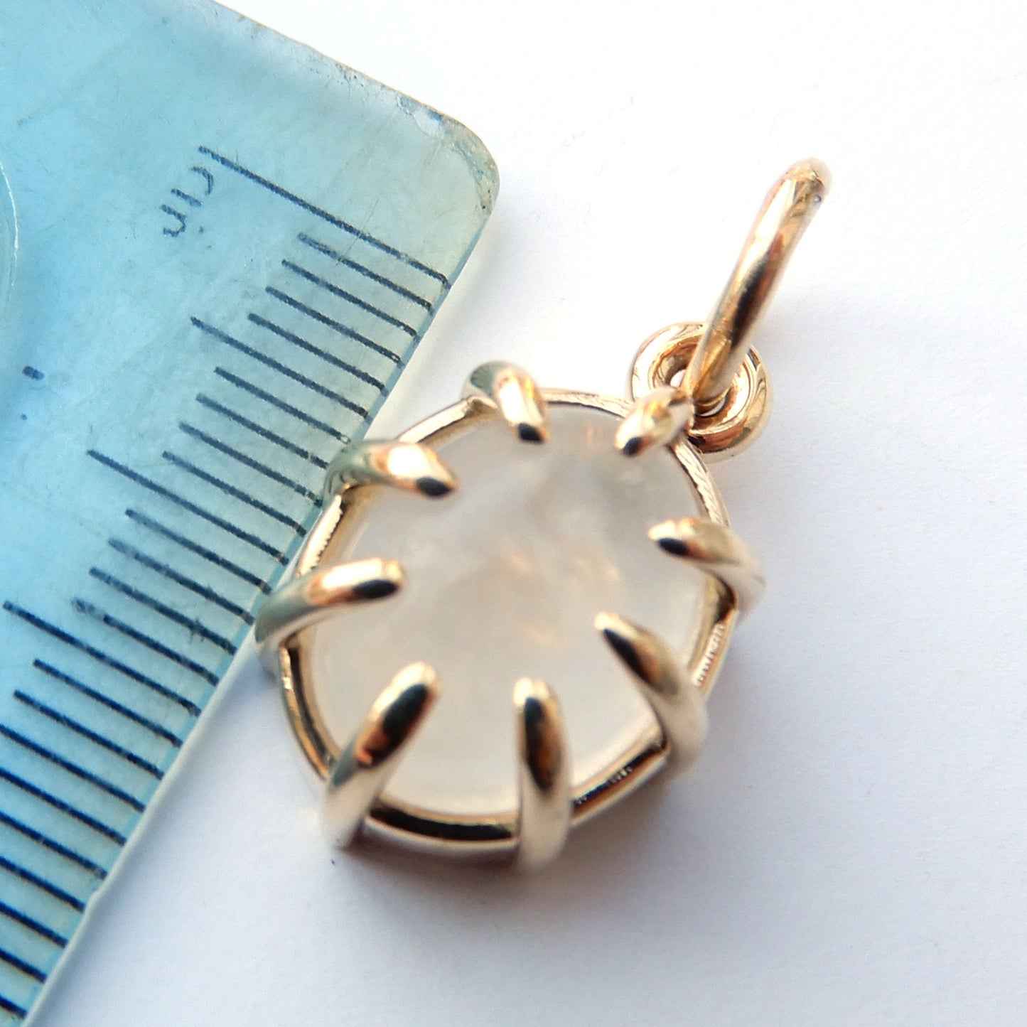 9ct Gold Moonstone Pendant