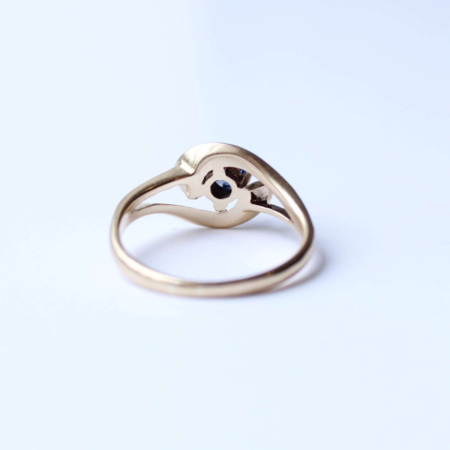 Unusual 9ct Gold Sapphire Ring