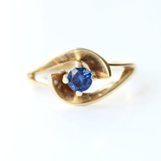 Unusual 9ct Gold Sapphire Ring