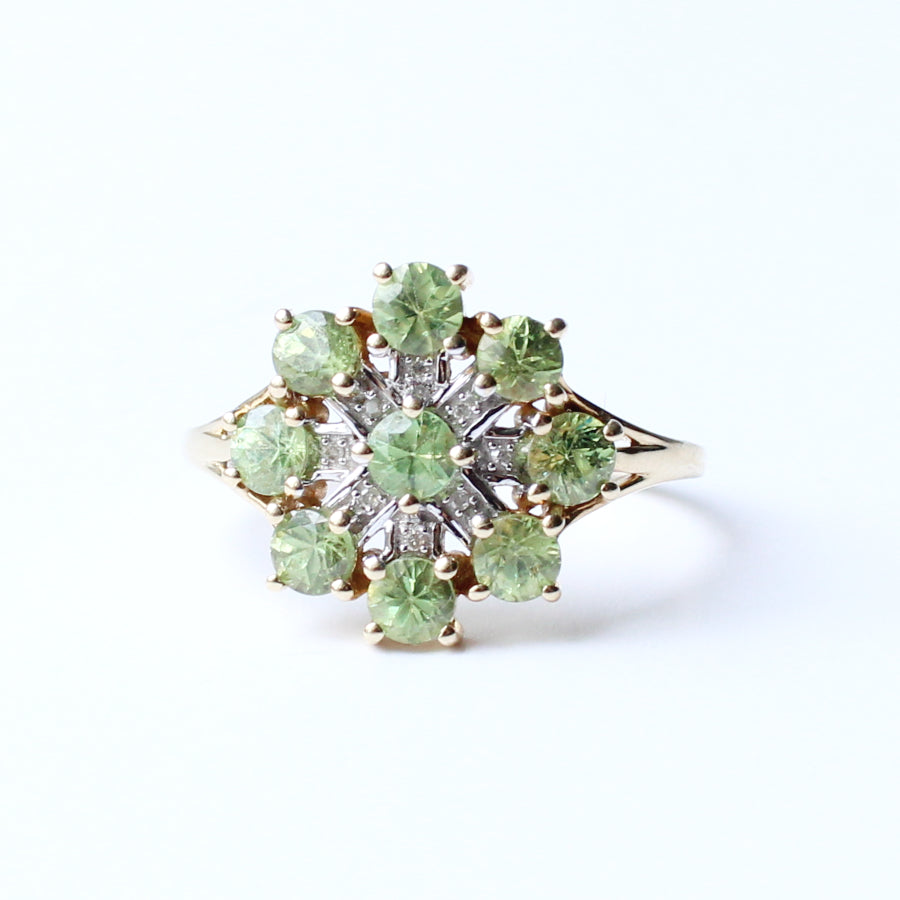 Pretty 9ct Green Zircon Flower Ring US 8 3/4 UK S