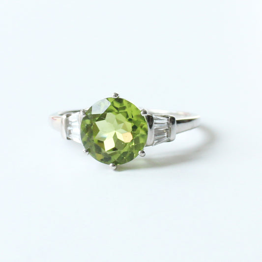 9ct White Gold Peridot & White Sapphire Ring