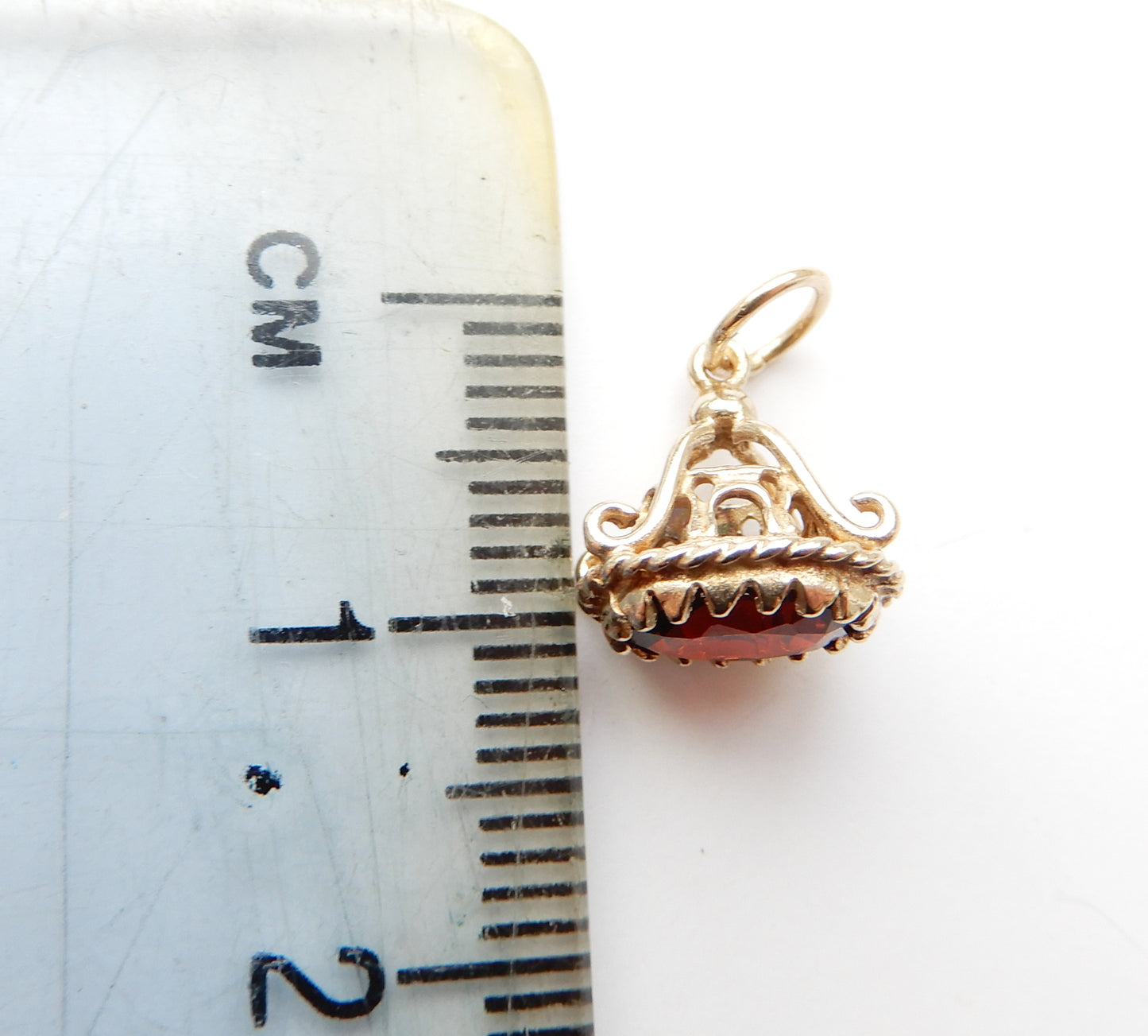 Diddy Vintage 9ct Garnet Fob Charm