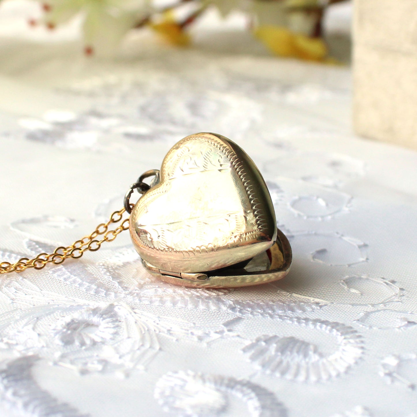 Vintage 9ct Gold Back & Front Heart Locket
