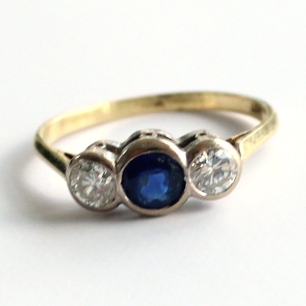 Art Deco 18ct Gold Sapphire & Diamond Ring