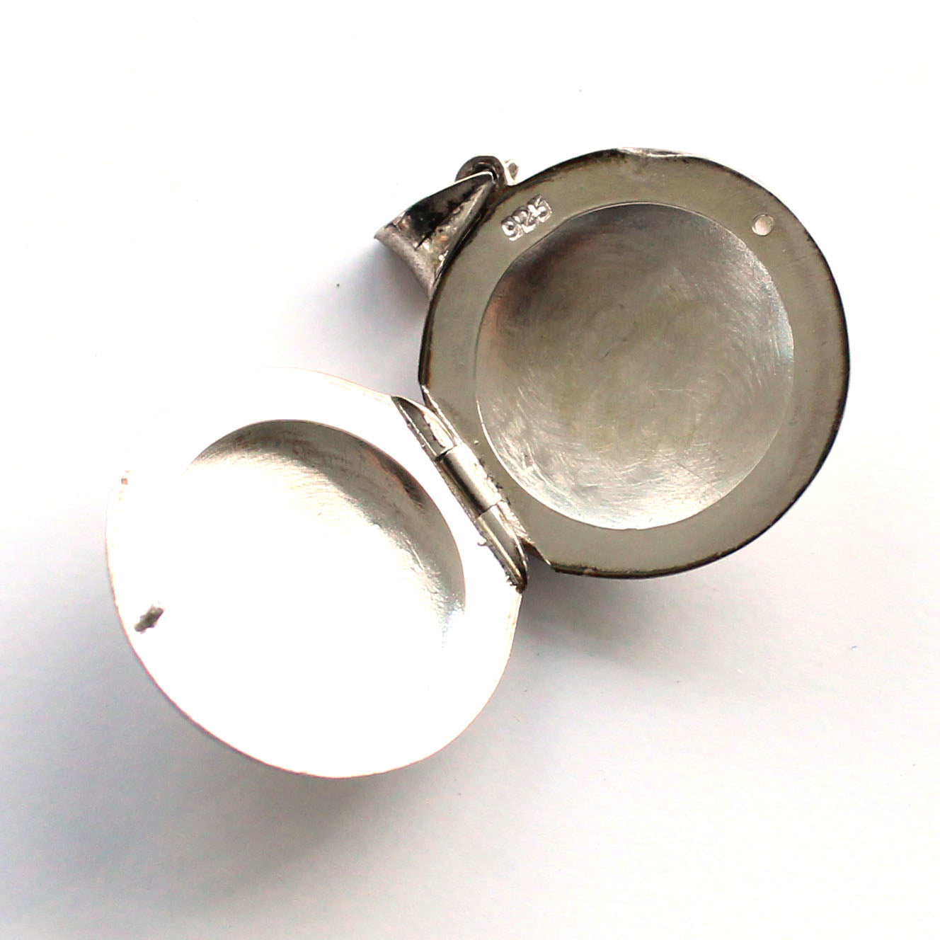 Vintage Sterling Silver Locket (5.5grams)