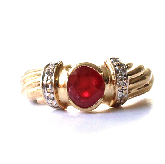 Vintage 9ct Gold Garnet Diamond Croissant Ring