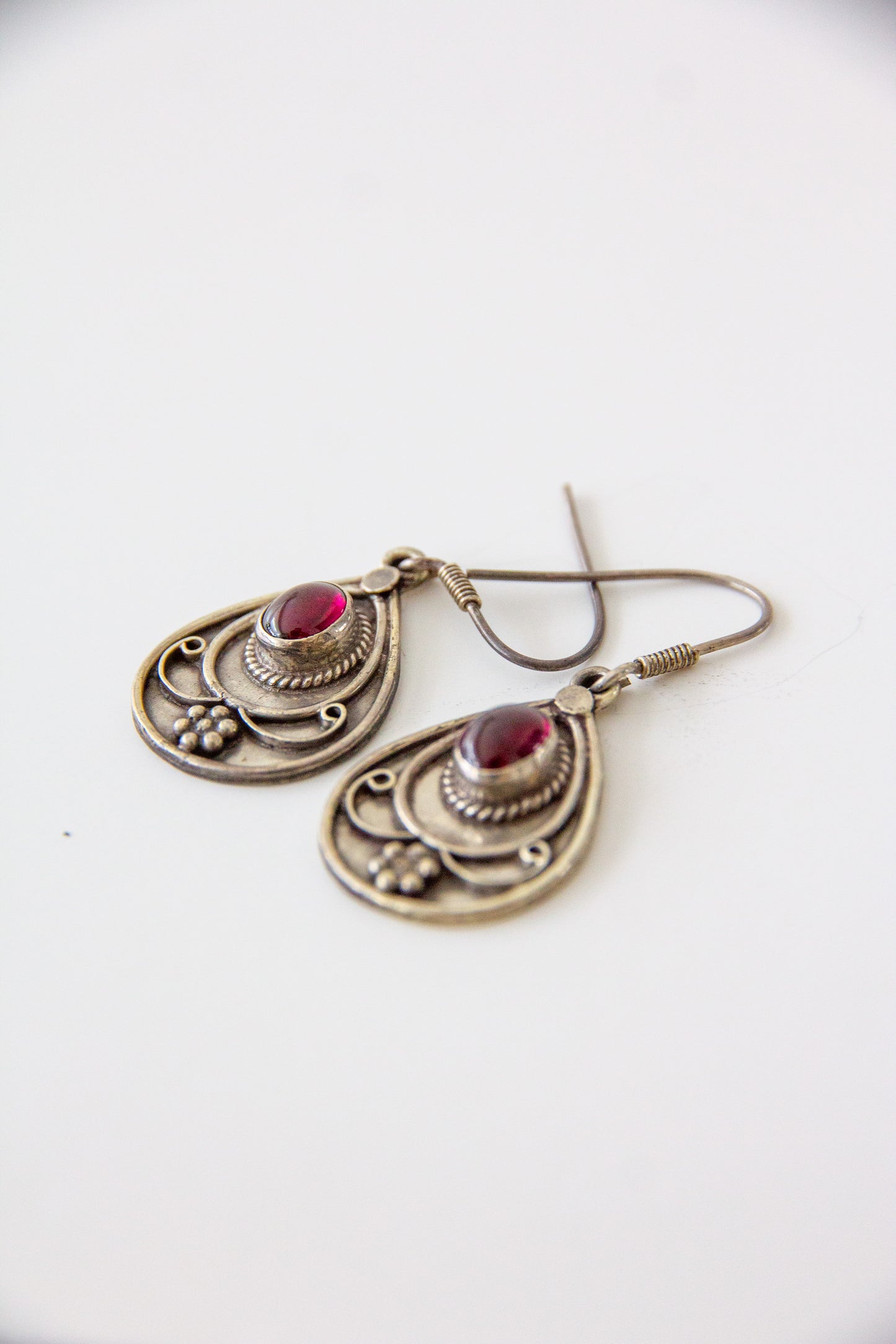 Vintage Solid Silver Garnet Cabochon Dop Earrings