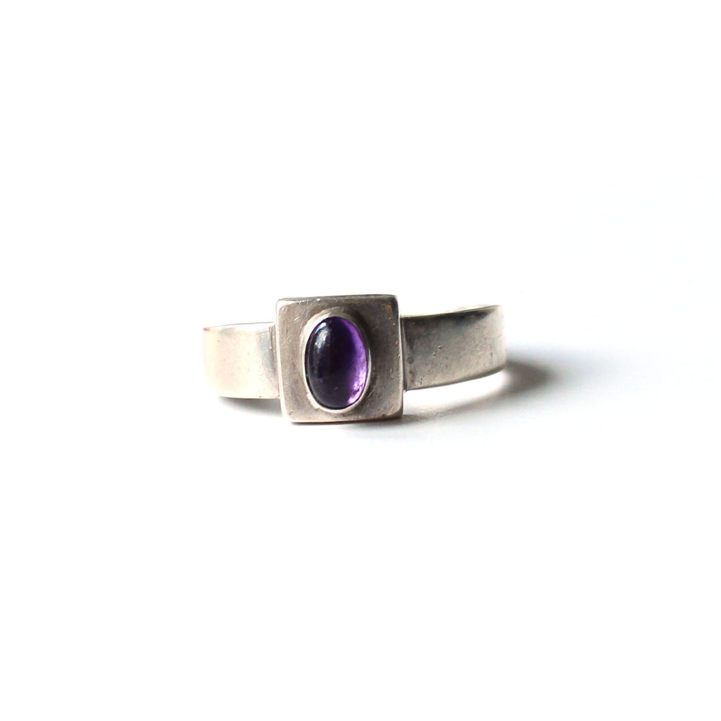 Pretty Sterling Silver Amethyst Cabochon Ring