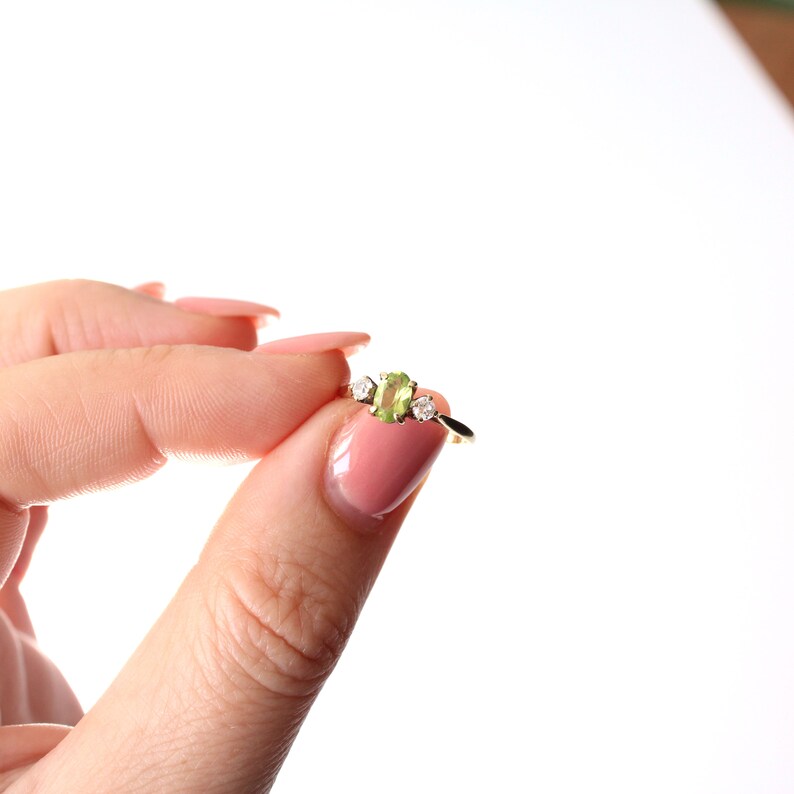 Vintage 9ct Gold Peridot & Cubic Zirconia Ring