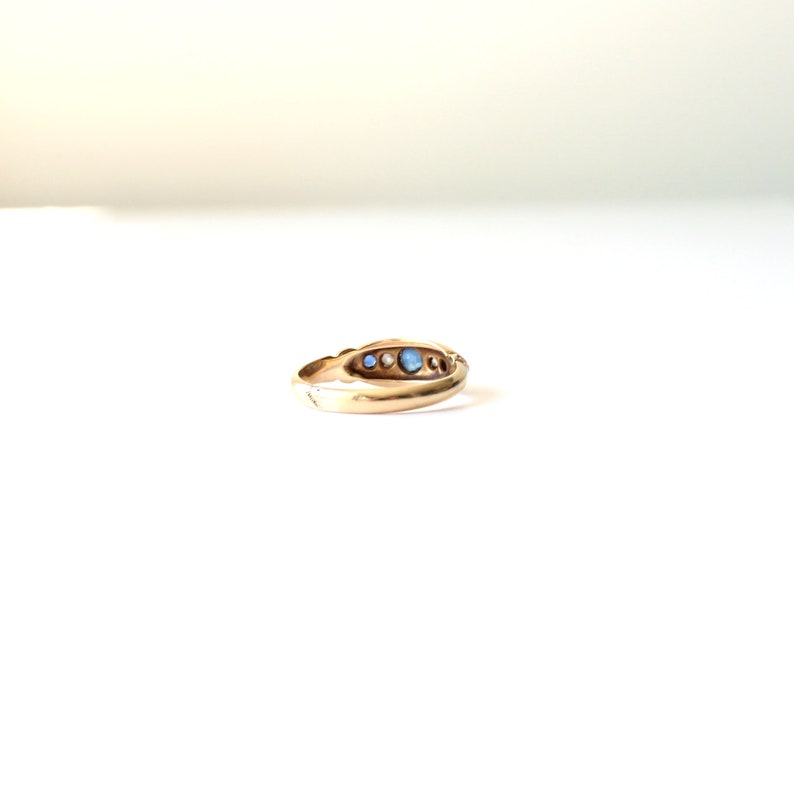 Antique 18ct Gold Sapphire & Diamond Boat Ring