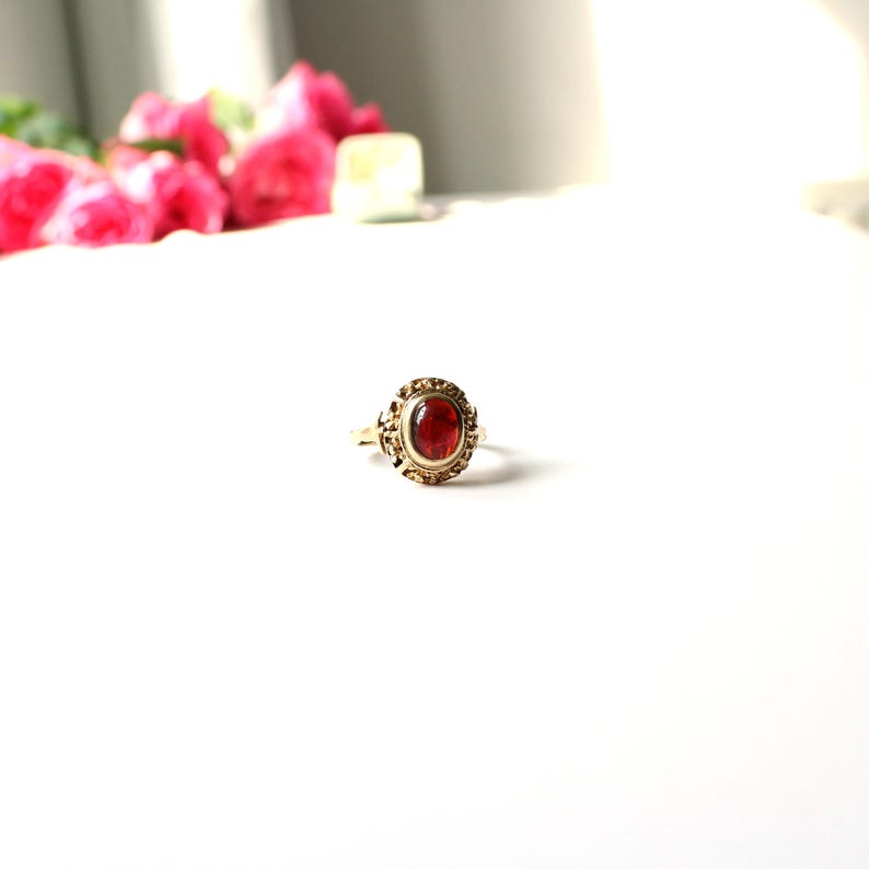 Vintage 9ct Gold Garnet Cabochon Ring