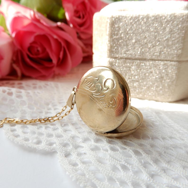 Vintage Rolled Gold Circle Locket with Chain