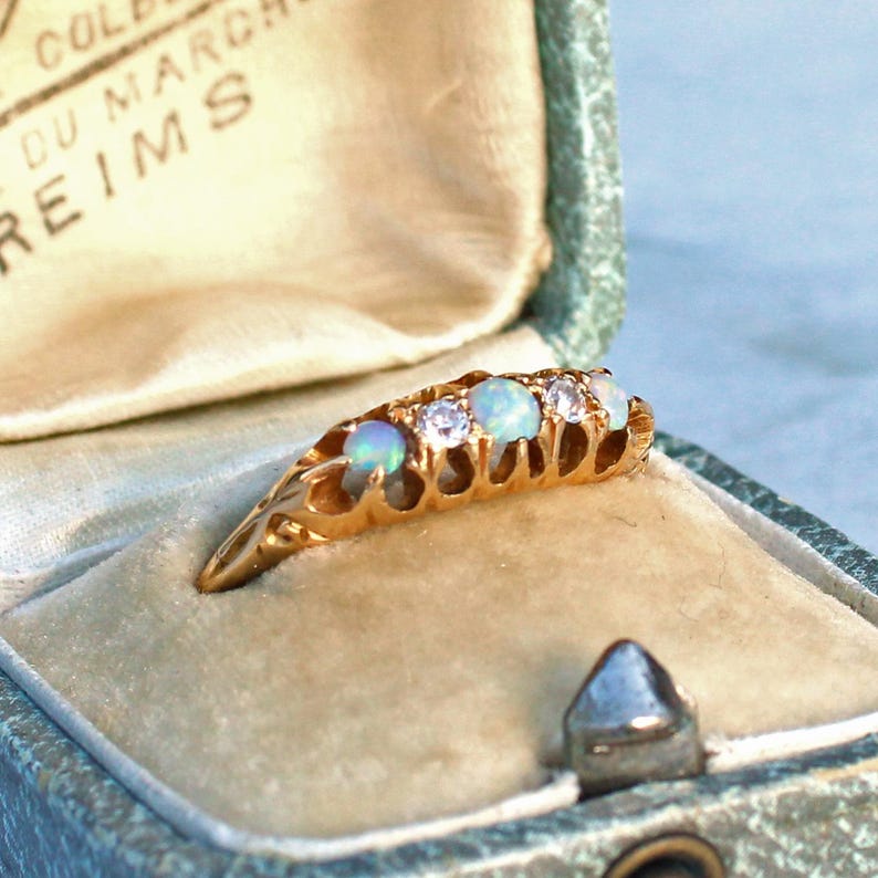 Antique 18ct Gold Opal & Diamond Ring
