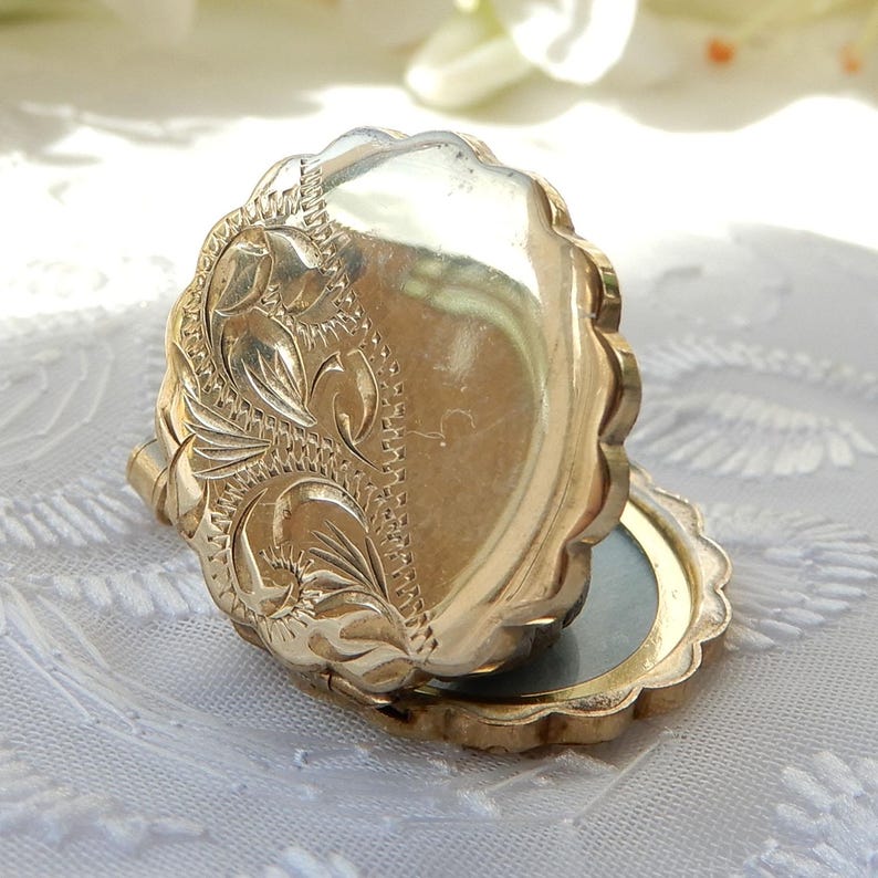 Vintage Rolled Gold Scallop Edge Locket