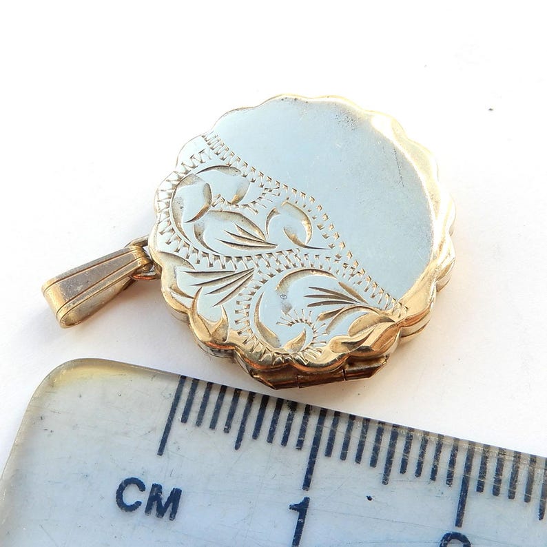 Vintage Rolled Gold Scallop Edge Locket