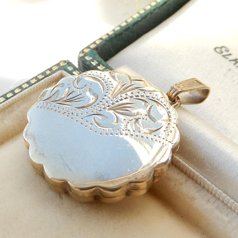 Vintage Rolled Gold Scallop Edge Locket