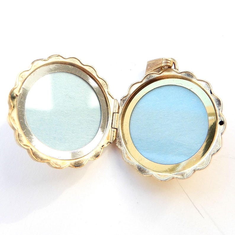 Vintage Rolled Gold Scallop Edge Locket