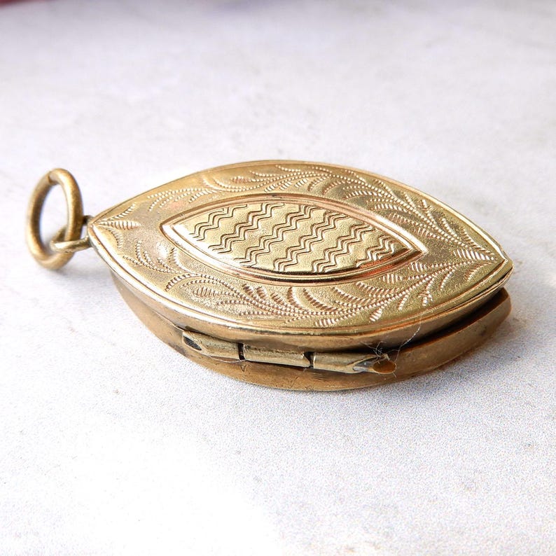 Antique 9ct Gold Back & Front Marquise Locket