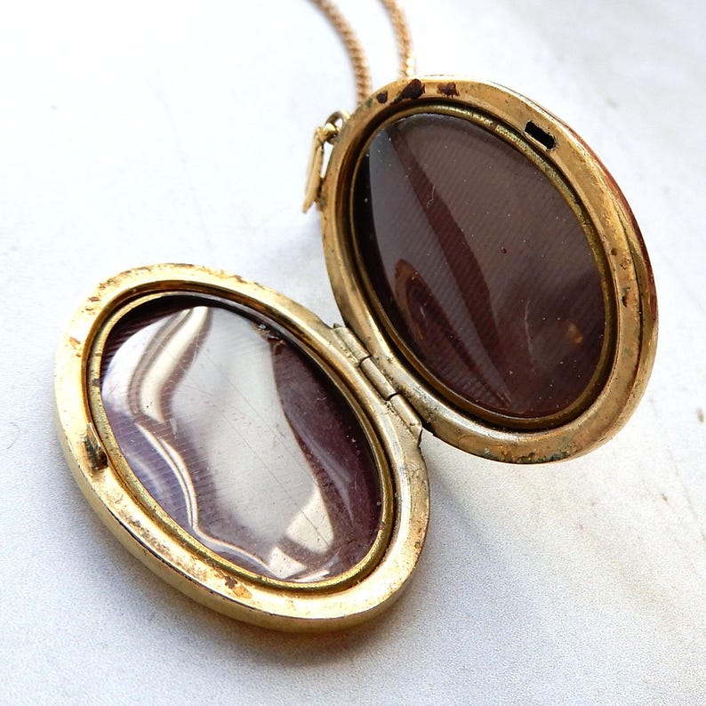 Vintage Rolled Gold Acanthus Leaf Locket with Chain