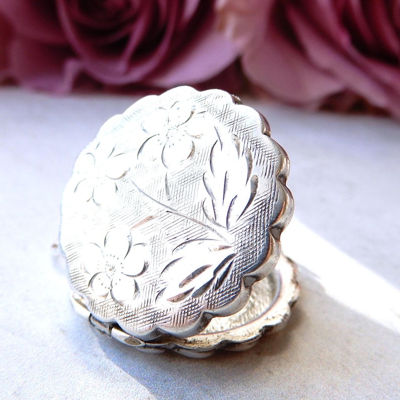 Vintage Sterling Silver Etched Scallop Locket