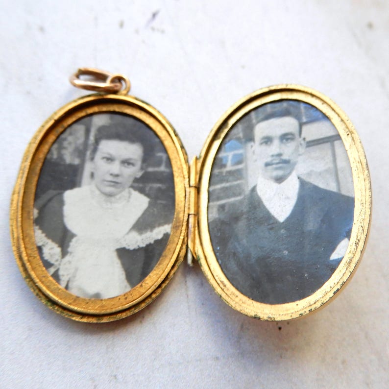 Antique 9ct Gold Back & Front Swallow Locket