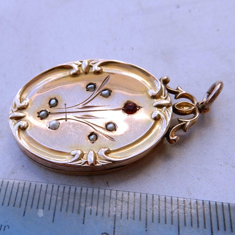 Antique 9ct Gold Back & Front Seed Pearl Locket