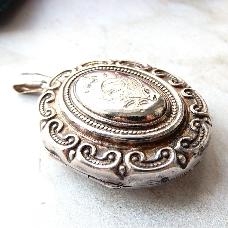 Large Victorian Solid Silver Locket (20.3grams)