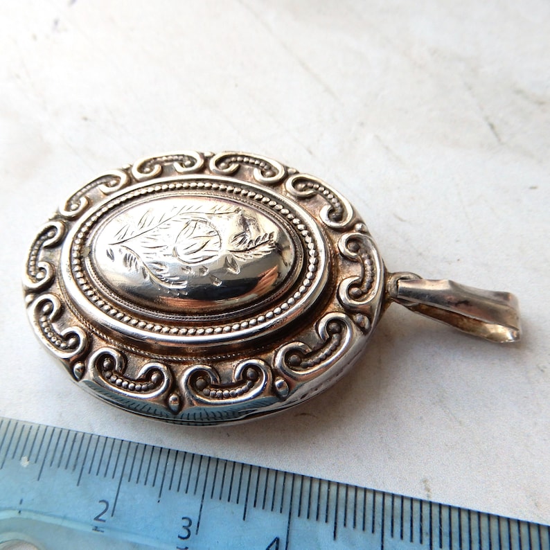 Large Victorian Solid Silver Locket (20.3grams)