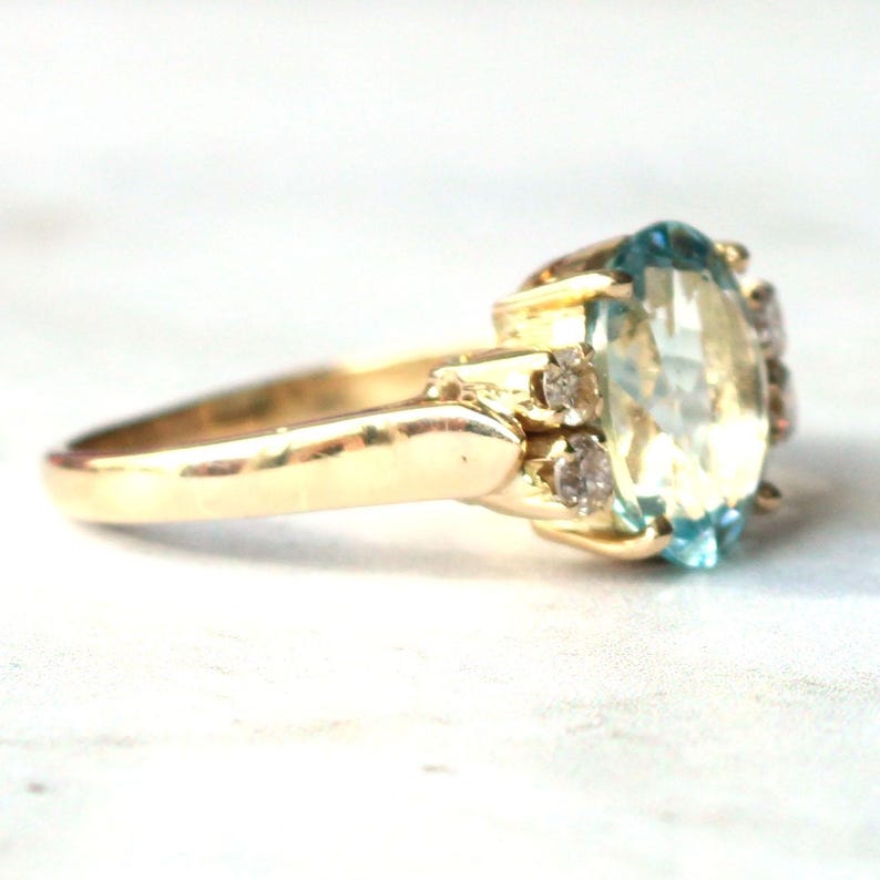 18ct Gold Aqua & Diamond Ring