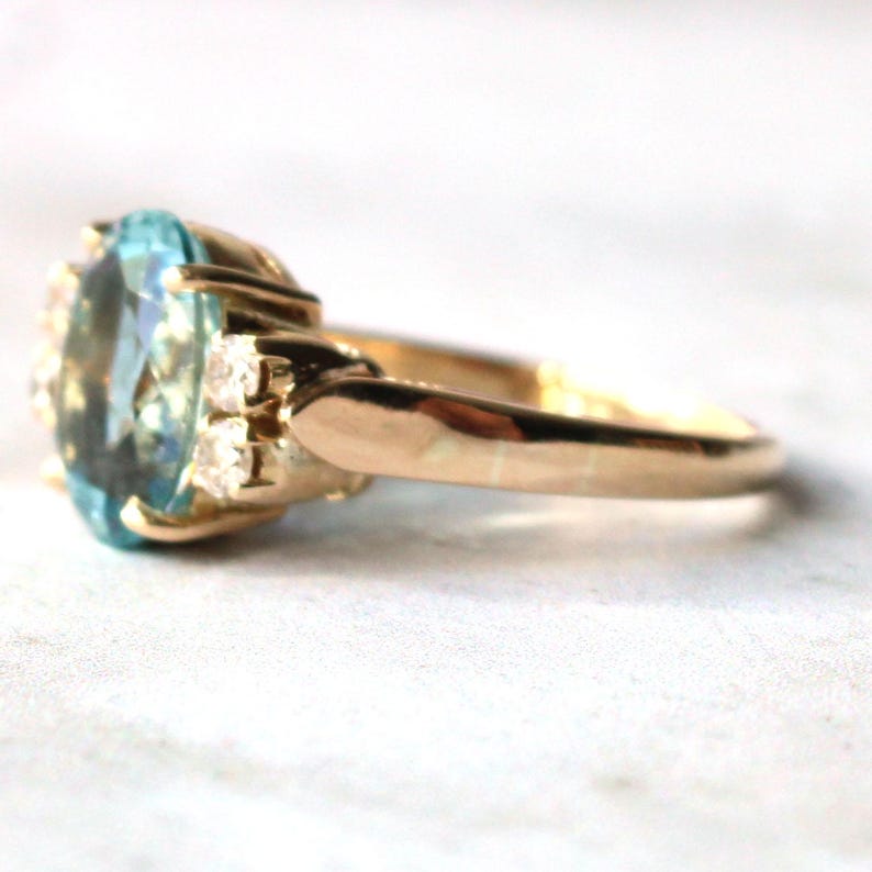 18ct Gold Aqua & Diamond Ring