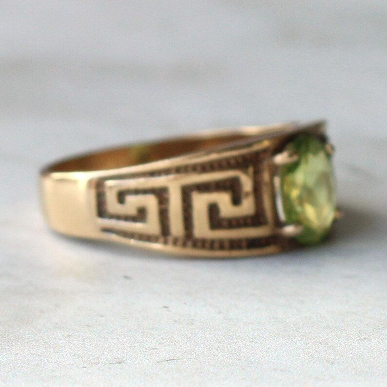 Vintage 9ct Gold Peridot Greek Key Ring