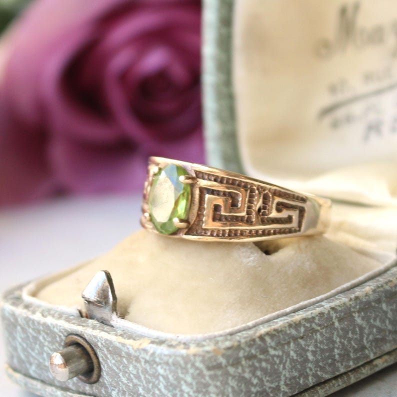 Vintage 9ct Gold Peridot Greek Key Ring