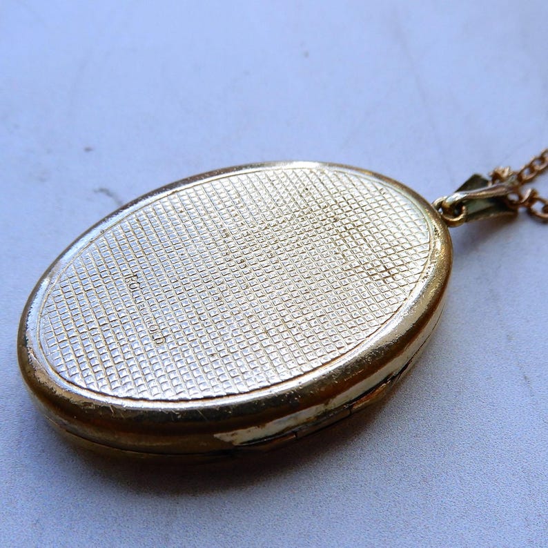 Vintage Rolled Gold Acanthus Leaf Locket with Chain