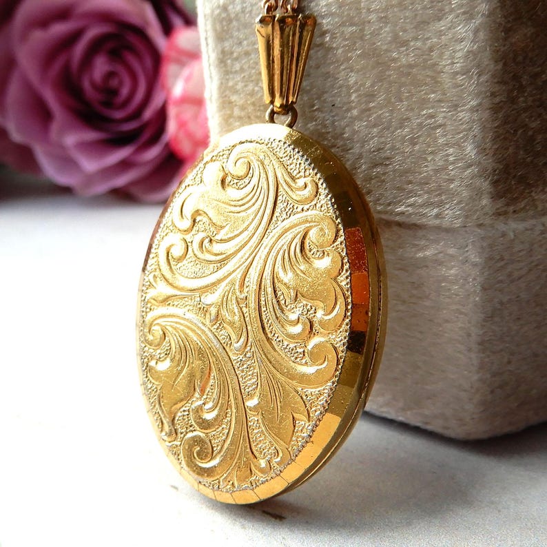 Vintage Rolled Gold Acanthus Leaf Locket with Chain
