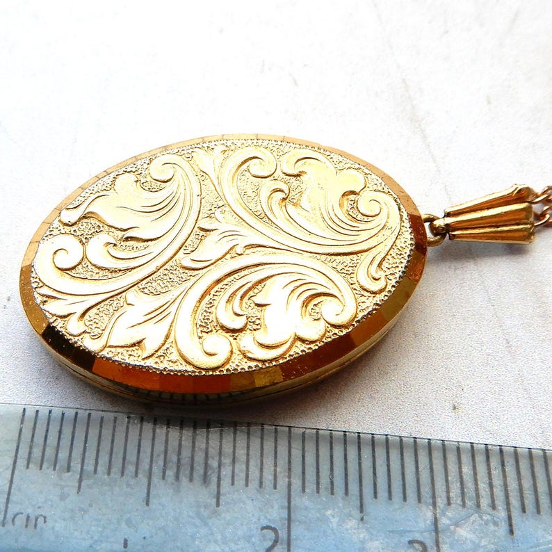 Vintage Rolled Gold Acanthus Leaf Locket with Chain