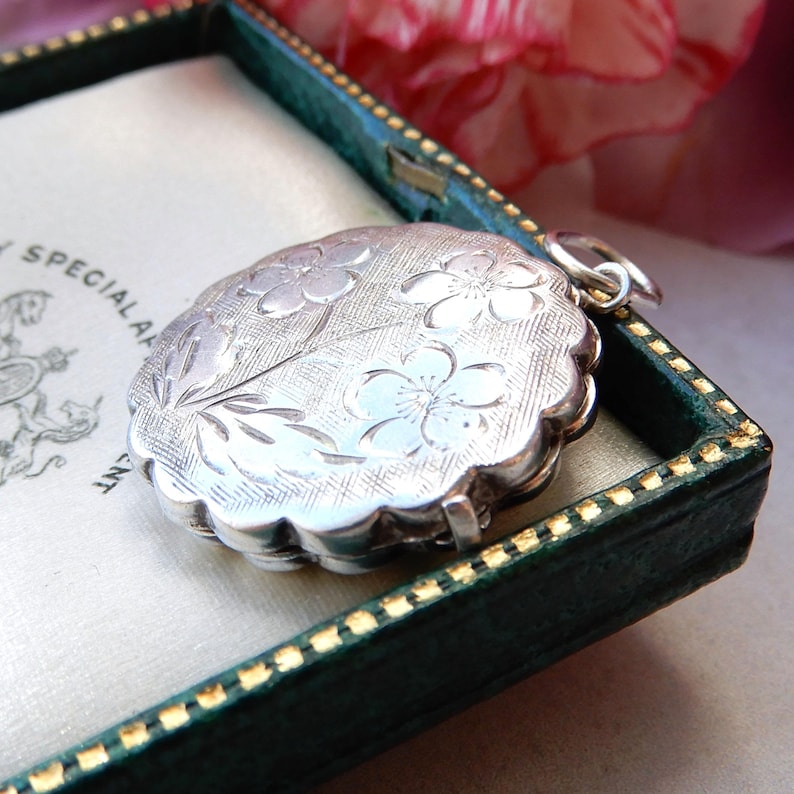 Vintage Sterling Silver Etched Scallop Locket