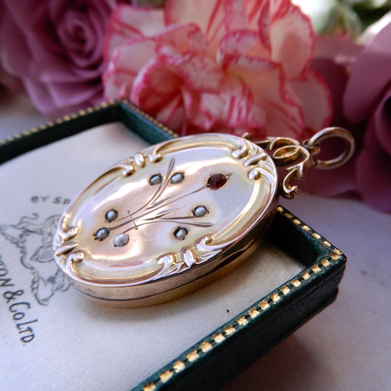 Antique 9ct Gold Back & Front Seed Pearl Locket