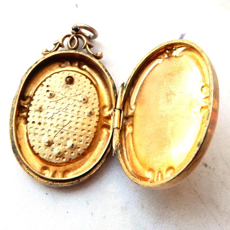 Antique 9ct Gold Back & Front Seed Pearl Locket
