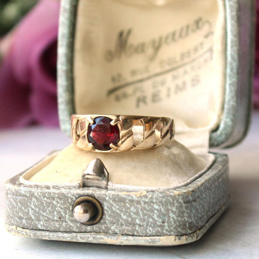 Vintage 9ct Gold Garnet Ring
