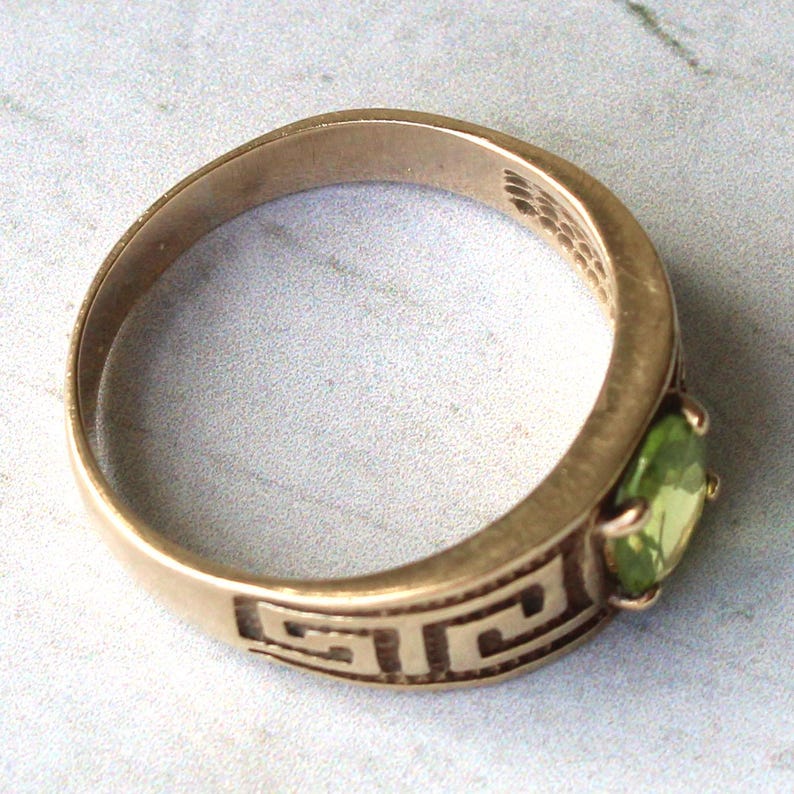 Vintage 9ct Gold Peridot Greek Key Ring
