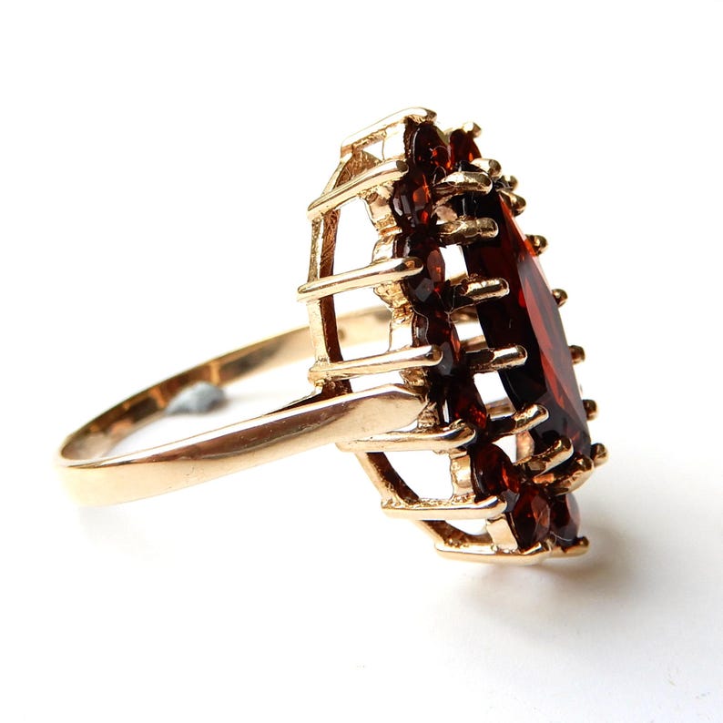 Vintage 9ct Gold Garnet Cluster Ring