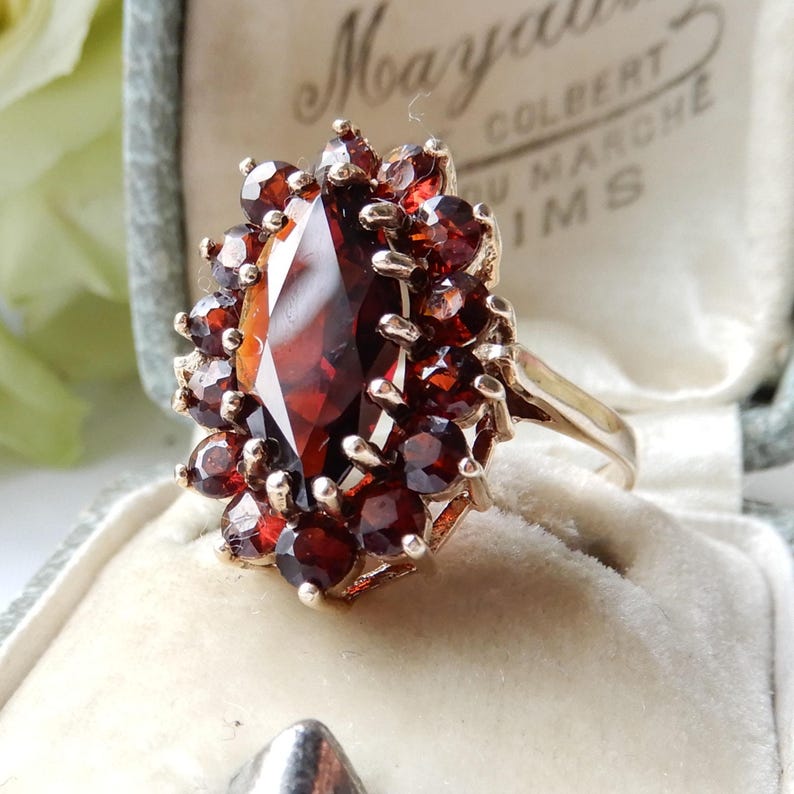 Vintage 9ct Gold Garnet Cluster Ring