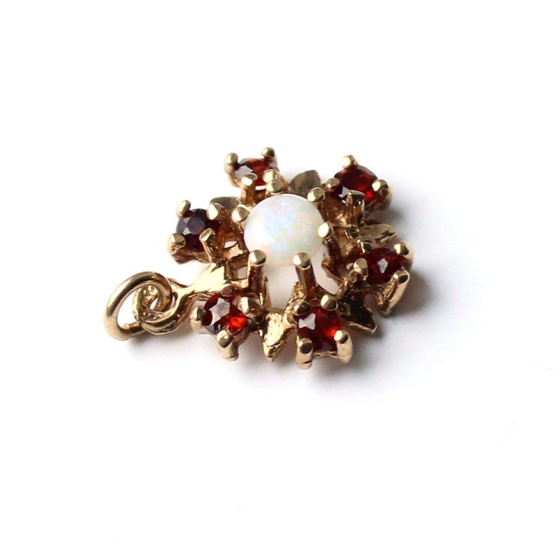 Vintage 9ct Gold Opal & Garnet Pendant (0.95grams)