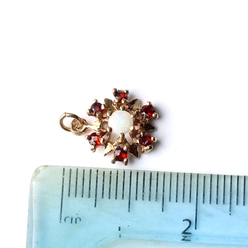 Vintage 9ct Gold Opal & Garnet Pendant (0.95grams)