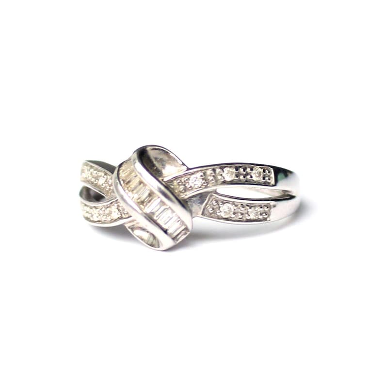 Vintage 9ct White Gold Diamond Ring