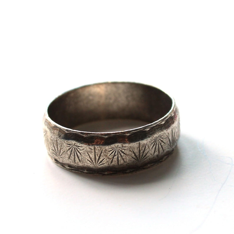 Vintage Sterling Silver Embossed Band UK W 1/2