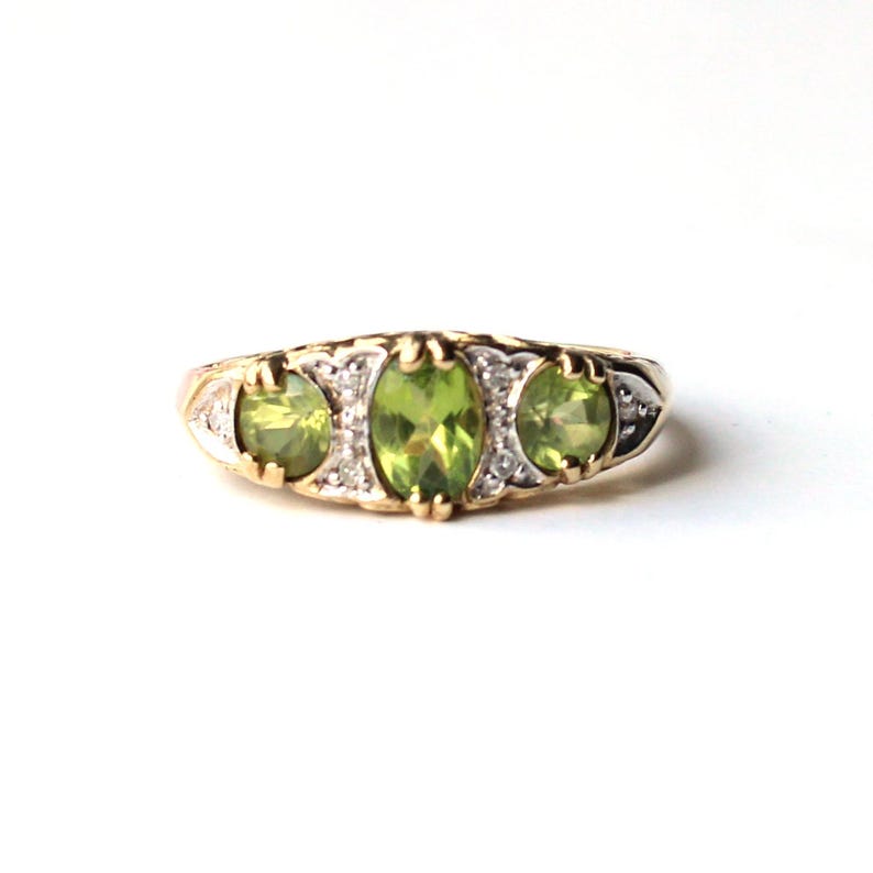 Vintage 9ct Gold Peridot & Diamond Ring UK Size M