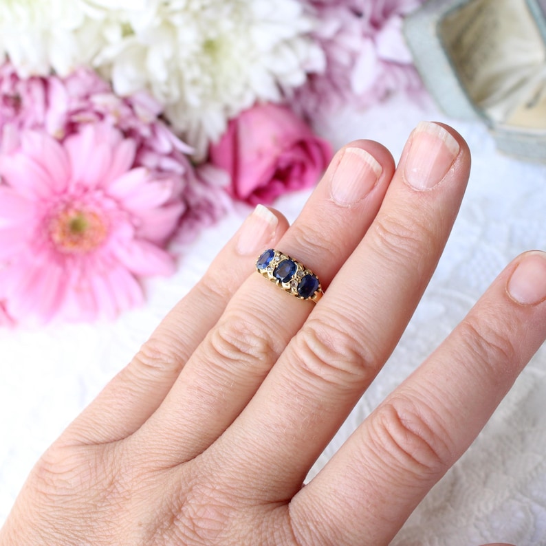 Antique 18ct Gold Sapphire & Diamond Ring UK Size K
