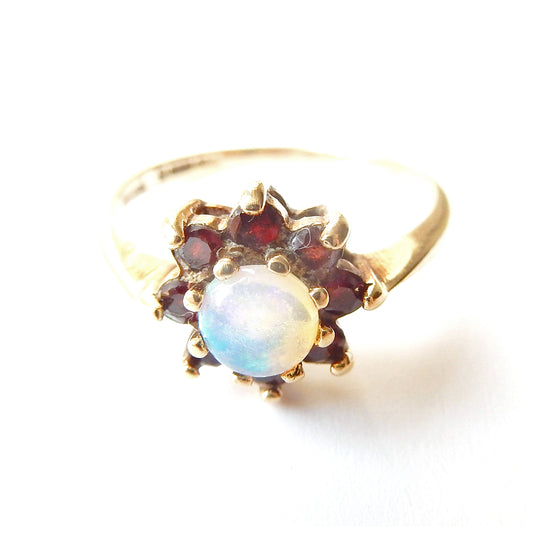 Pretty Vintage 9ct Gold Opal & Garnet Daisy Ring